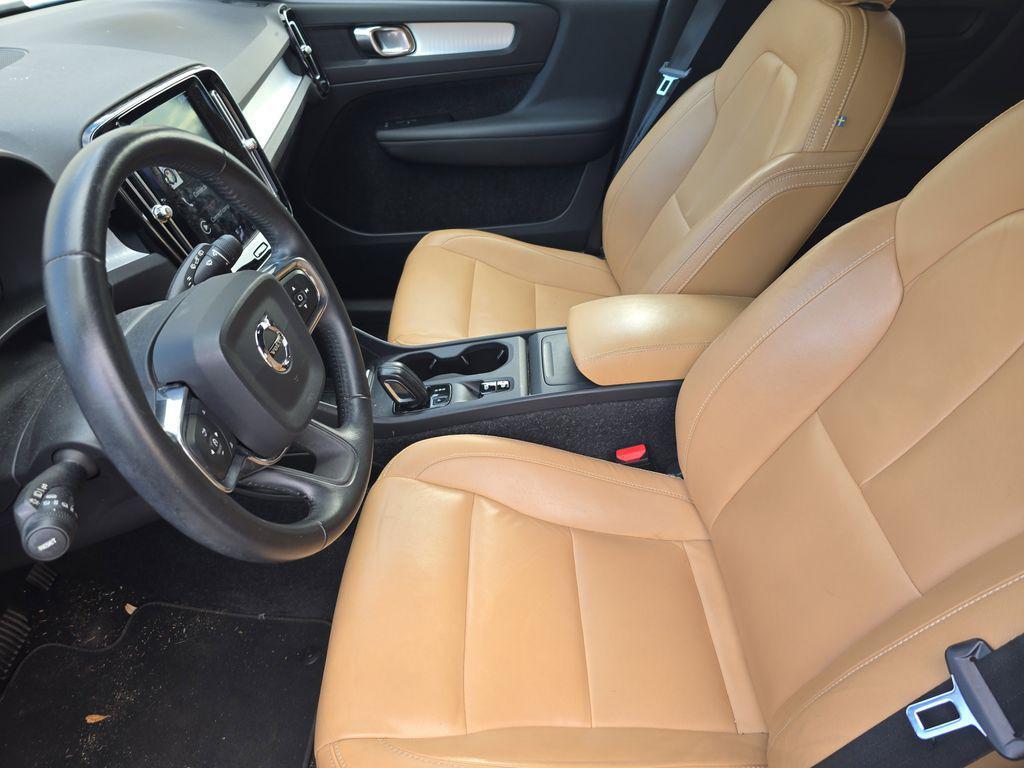 used 2019 Volvo XC40 car, priced at $21,490