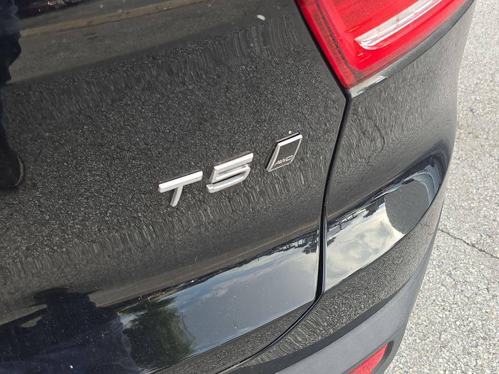 used 2019 Volvo XC40 car, priced at $21,490