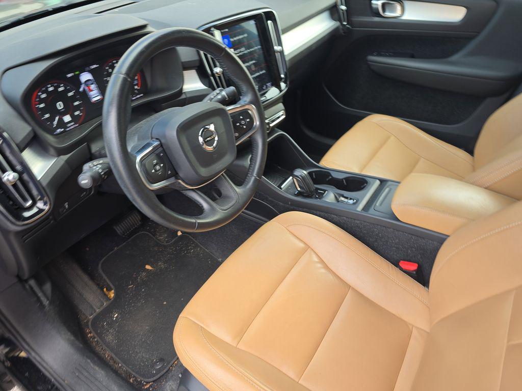 used 2019 Volvo XC40 car, priced at $21,490