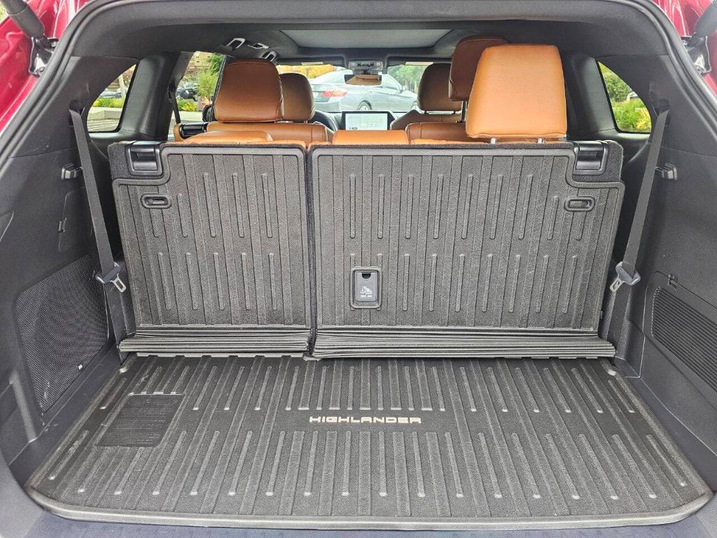 used 2024 Toyota Highlander car, priced at $45,995