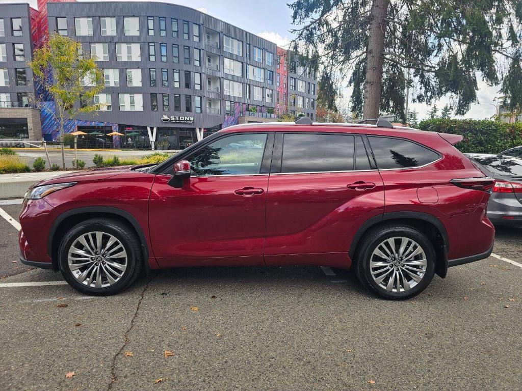 used 2024 Toyota Highlander car, priced at $45,995