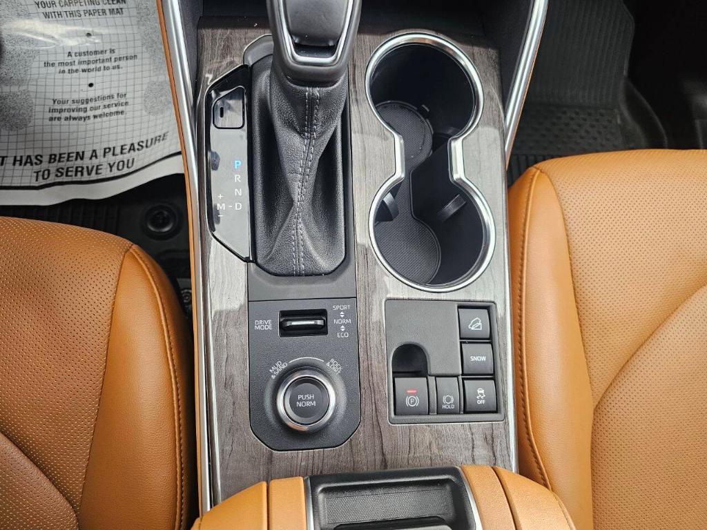 used 2024 Toyota Highlander car, priced at $45,995