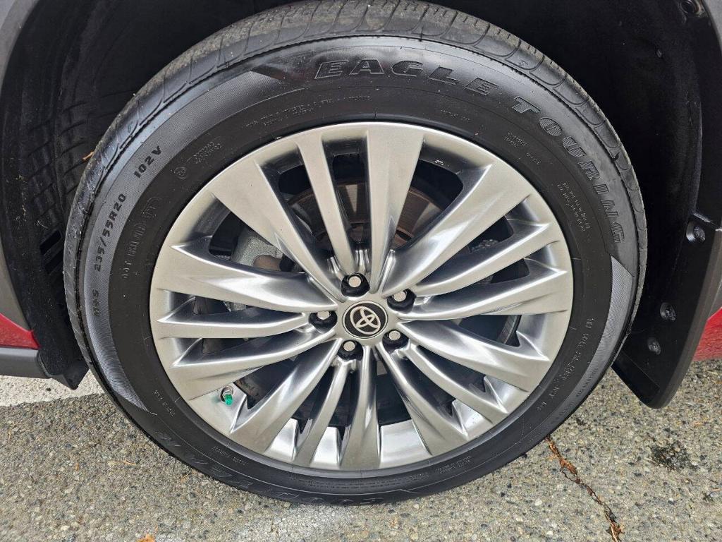 used 2024 Toyota Highlander car, priced at $45,995