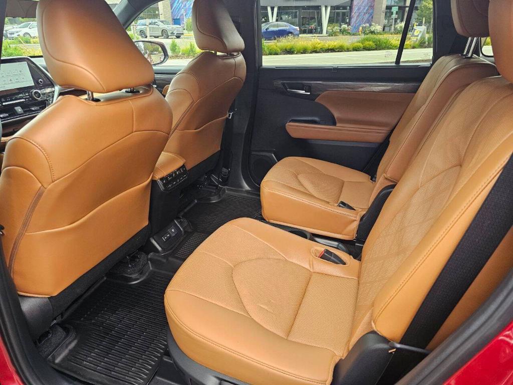 used 2024 Toyota Highlander car, priced at $45,995