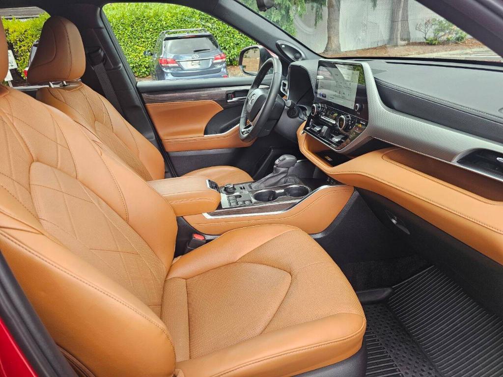 used 2024 Toyota Highlander car, priced at $45,995
