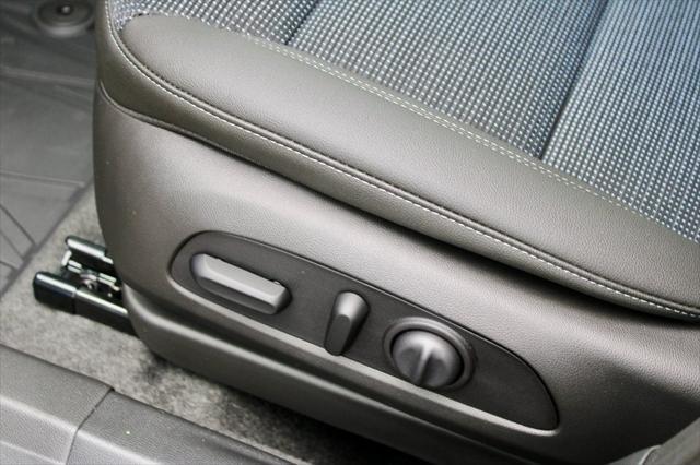 new 2025 Buick Envista car, priced at $28,025