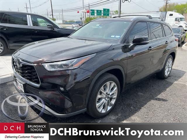 used 2021 Toyota Highlander car, priced at $35,495