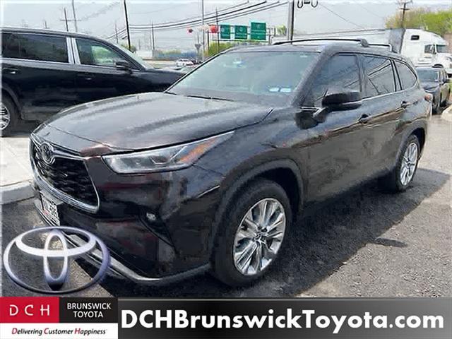 used 2021 Toyota Highlander car, priced at $35,195