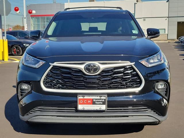 used 2020 Toyota Highlander car, priced at $24,995