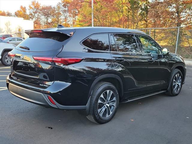 used 2022 Toyota Highlander car, priced at $35,863