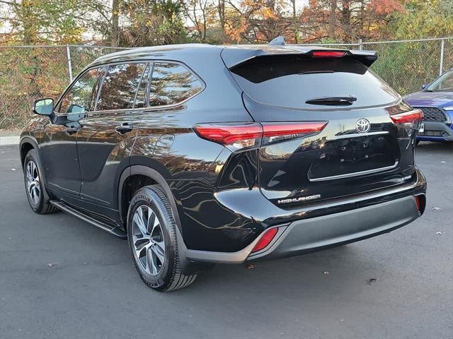 used 2022 Toyota Highlander car, priced at $35,863