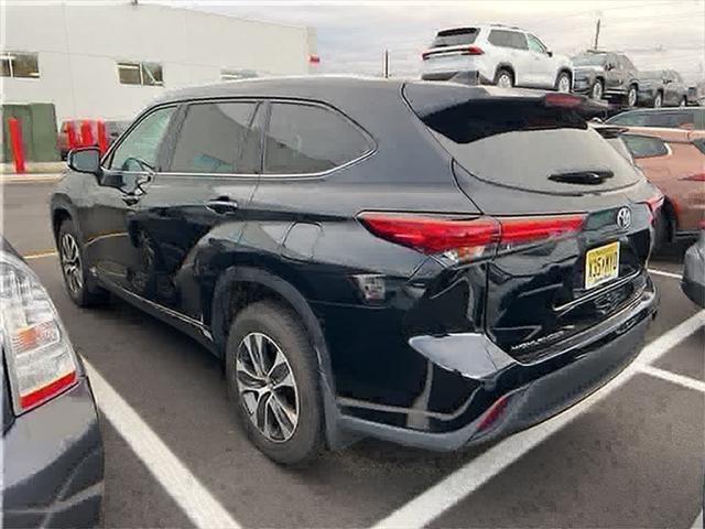 used 2021 Toyota Highlander car, priced at $31,095