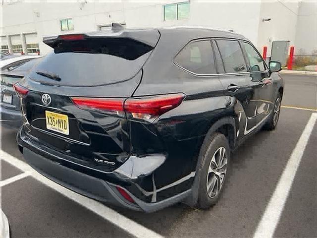 used 2021 Toyota Highlander car, priced at $31,095