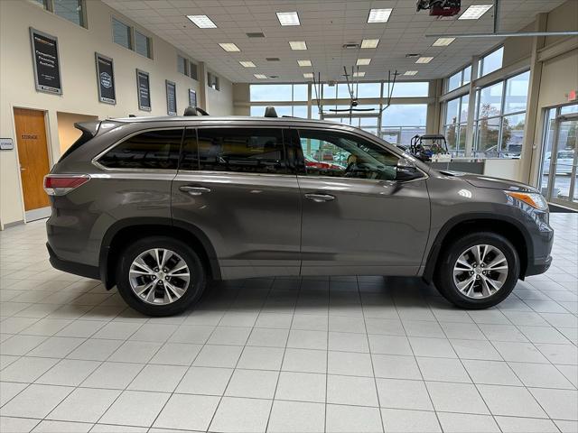 used 2014 Toyota Highlander car, priced at $22,999