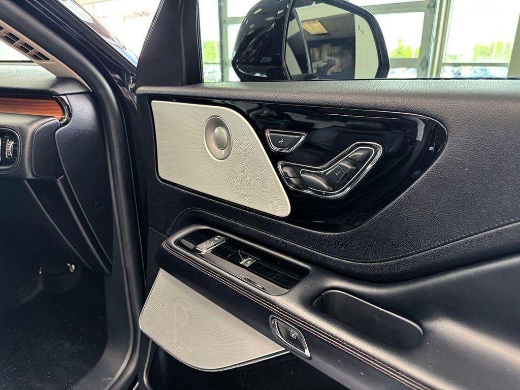 used 2020 Lincoln Aviator car, priced at $31,999