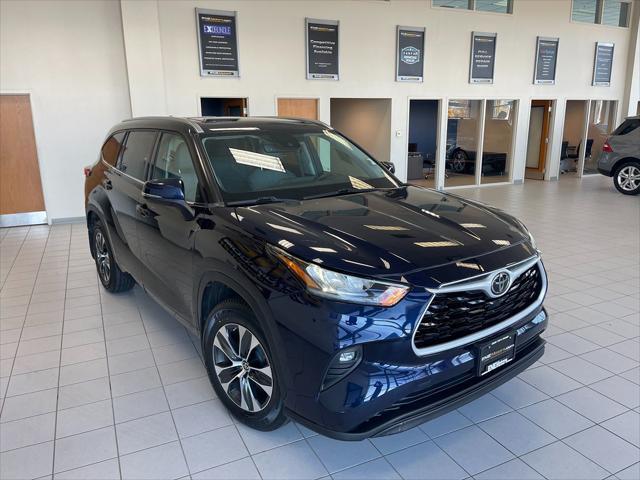 used 2020 Toyota Highlander car, priced at $29,999