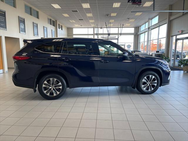 used 2020 Toyota Highlander car, priced at $29,999