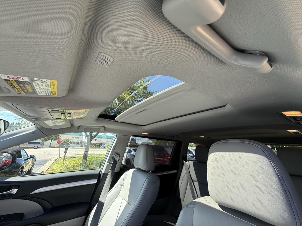 used 2019 Toyota Highlander car, priced at $27,444
