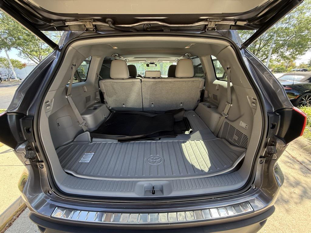 used 2019 Toyota Highlander car, priced at $27,444
