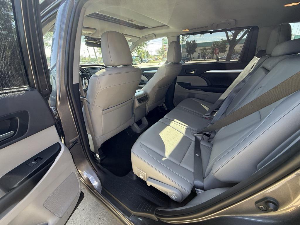 used 2019 Toyota Highlander car, priced at $27,444