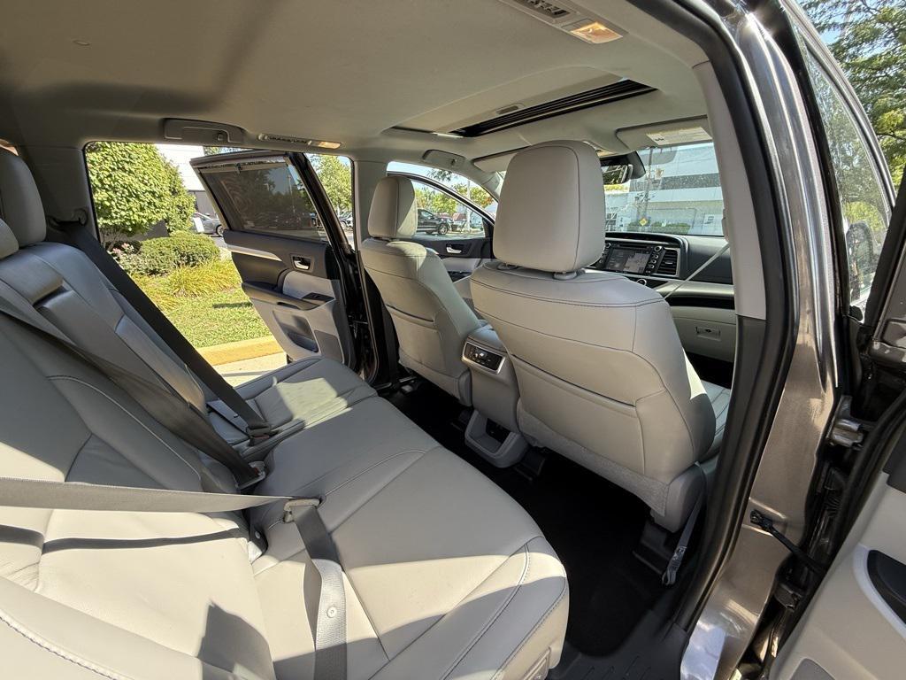 used 2019 Toyota Highlander car, priced at $27,444