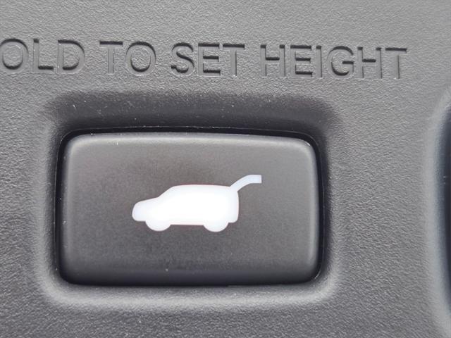 used 2022 Acura MDX car, priced at $35,524