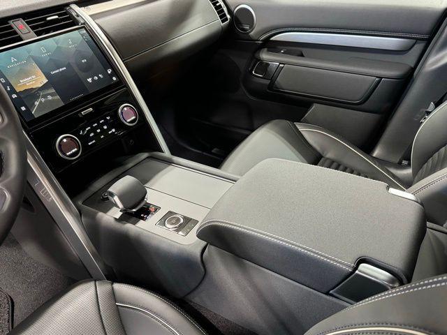 new 2024 Land Rover Discovery car, priced at $78,358