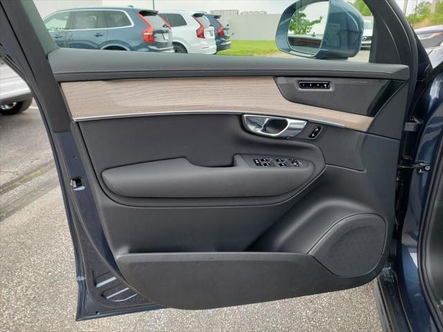 new 2025 Volvo XC90 Plug-In Hybrid car