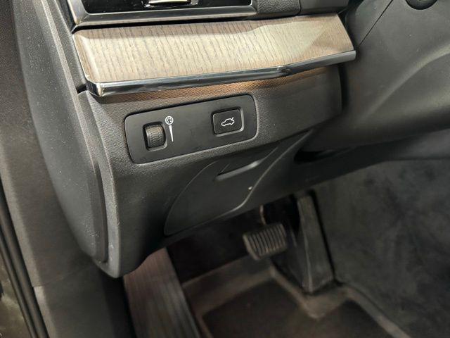 used 2022 Volvo XC90 car, priced at $40,999
