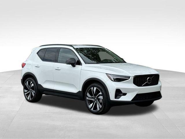 new 2025 Volvo XC40 car, priced at $51,040