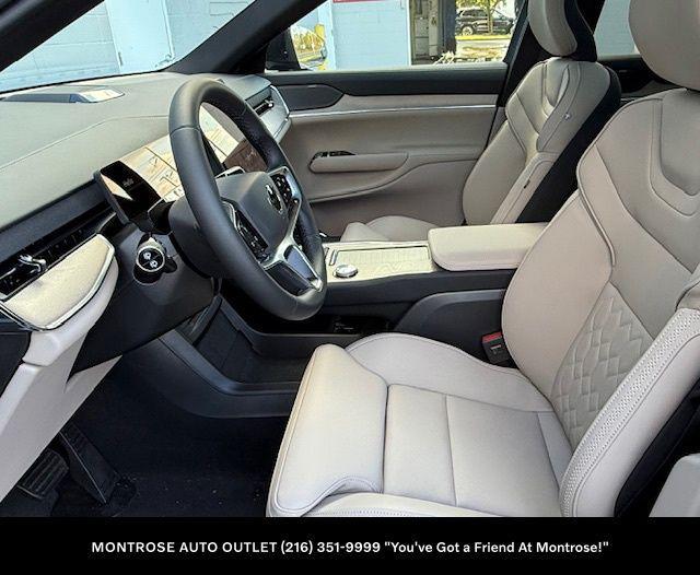 new 2025 Volvo EX90 car