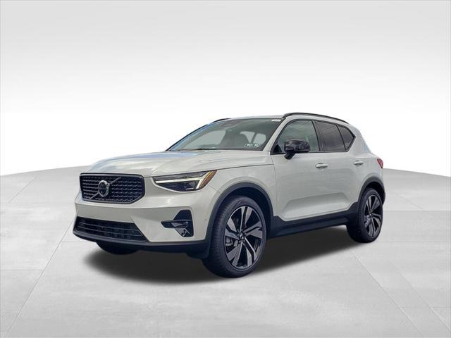 new 2025 Volvo XC40 car