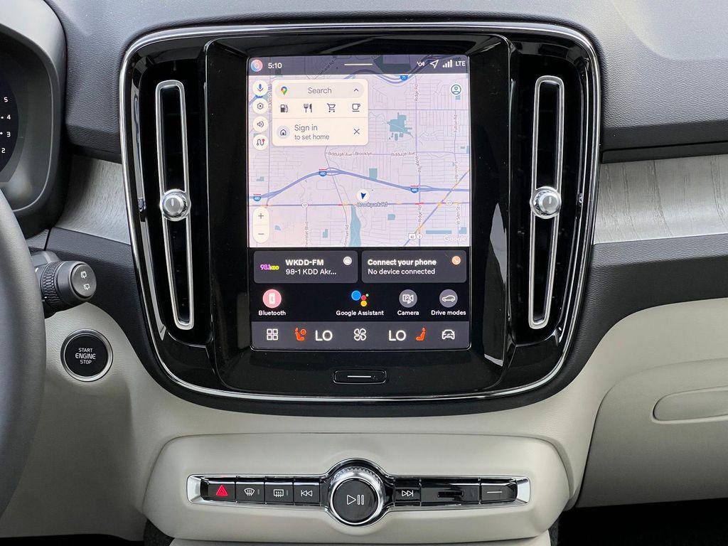 new 2025 Volvo XC40 car