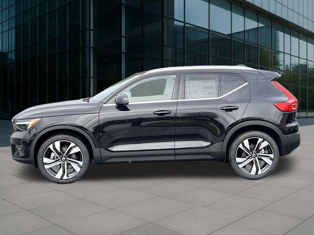 new 2025 Volvo XC40 car