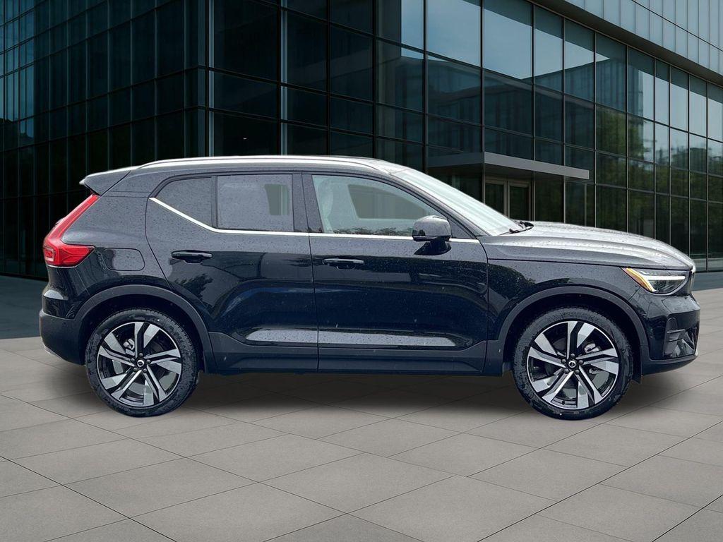 new 2025 Volvo XC40 car