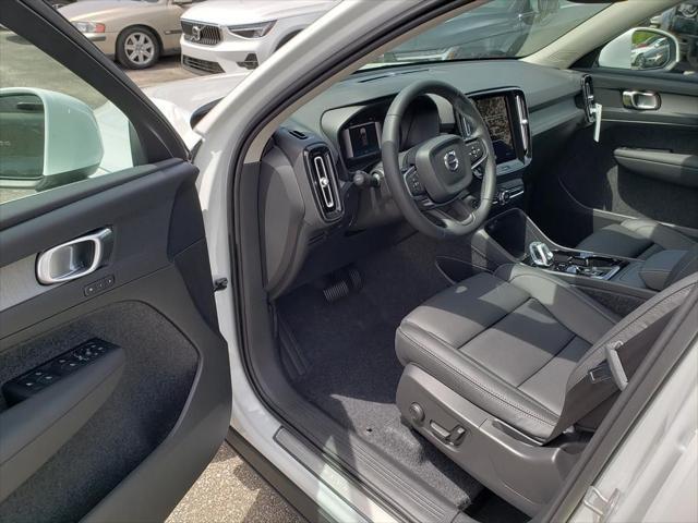 new 2025 Volvo XC40 car