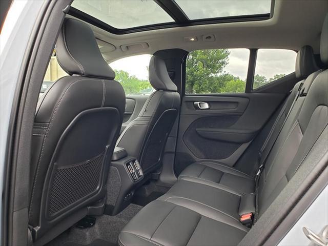 new 2025 Volvo XC40 car, priced at $51,040