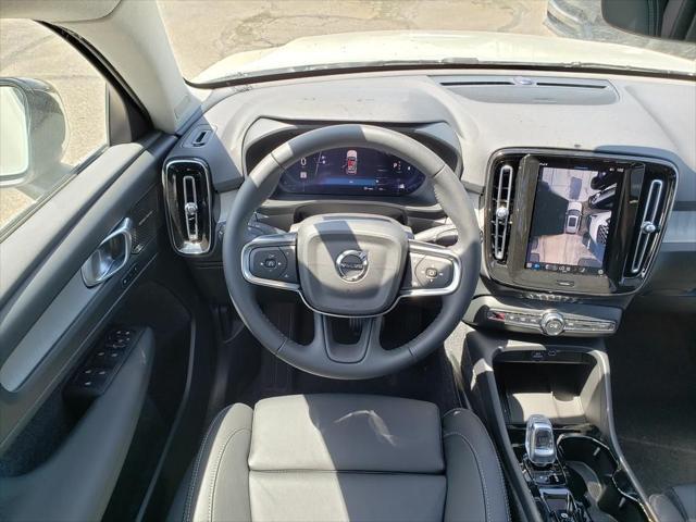 new 2025 Volvo XC40 car, priced at $51,060