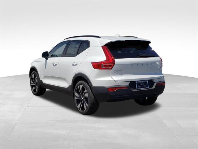 new 2025 Volvo XC40 car, priced at $51,060