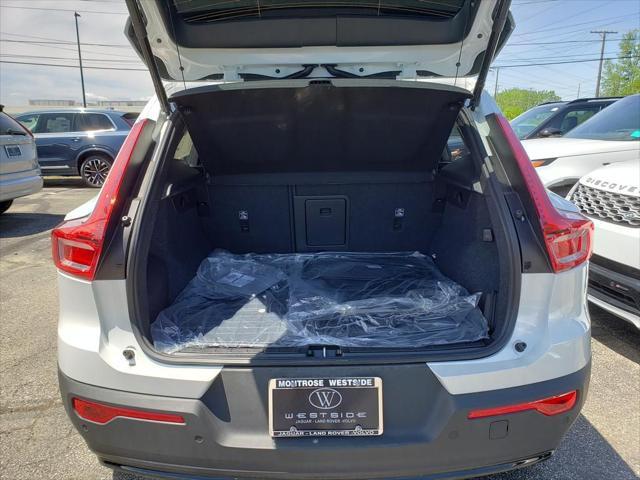 new 2025 Volvo XC40 car, priced at $51,060