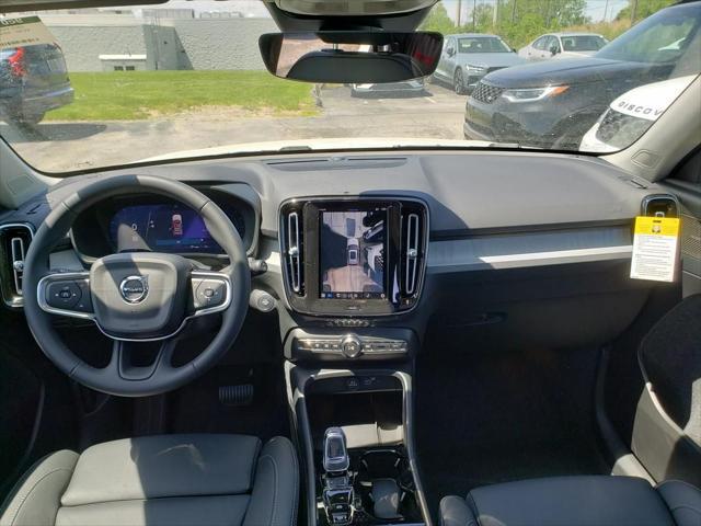 new 2025 Volvo XC40 car, priced at $51,060