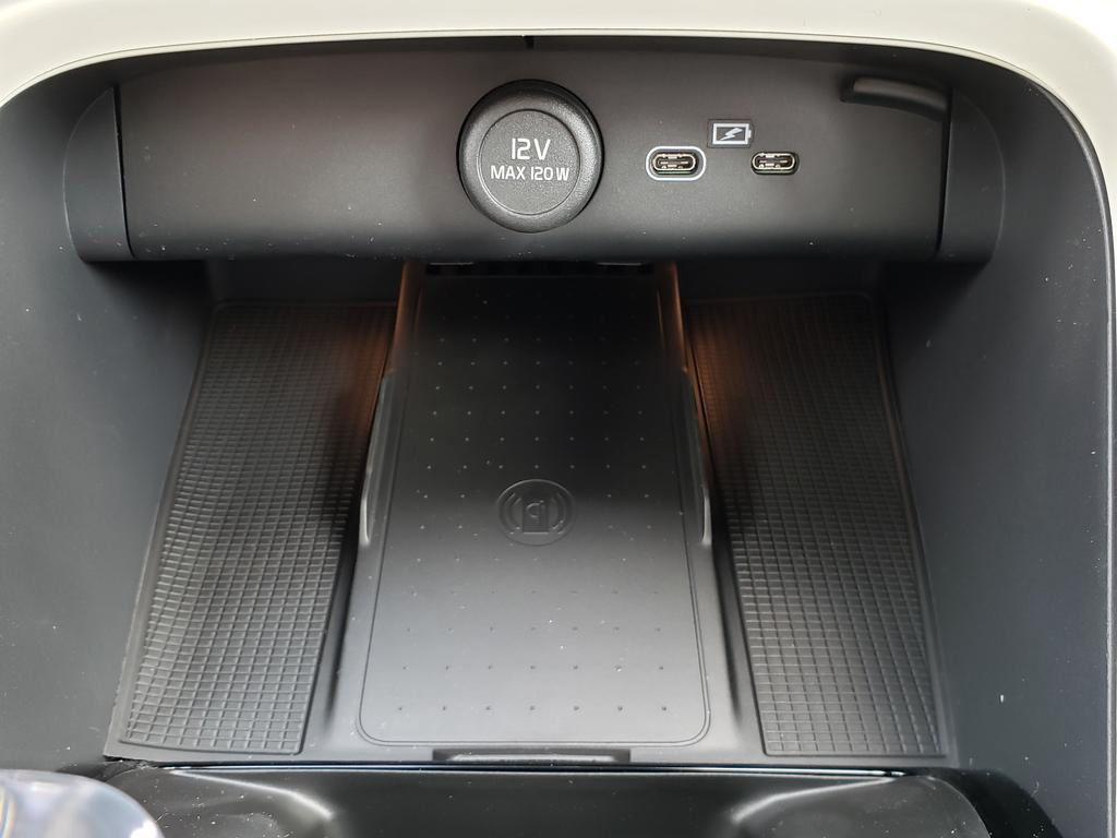 new 2025 Volvo XC40 car, priced at $49,810