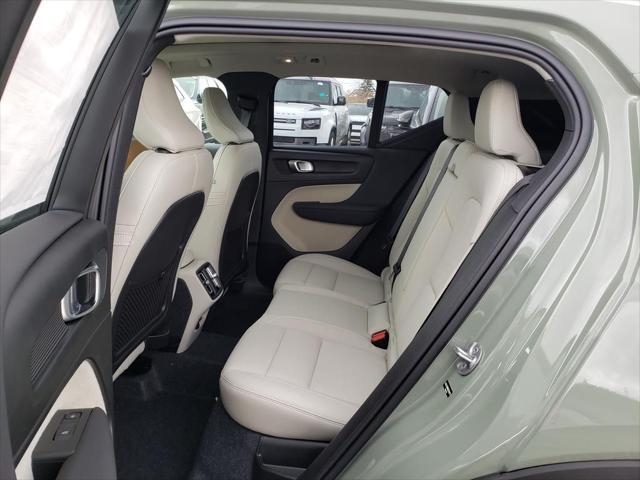 new 2025 Volvo XC40 car, priced at $51,565