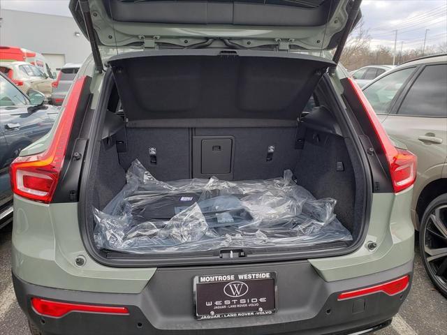 new 2025 Volvo XC40 car, priced at $51,565