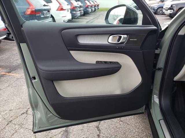 new 2025 Volvo XC40 car, priced at $51,565
