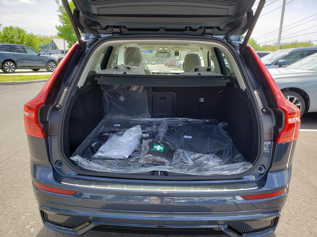 new 2025 Volvo XC60 car, priced at $51,450