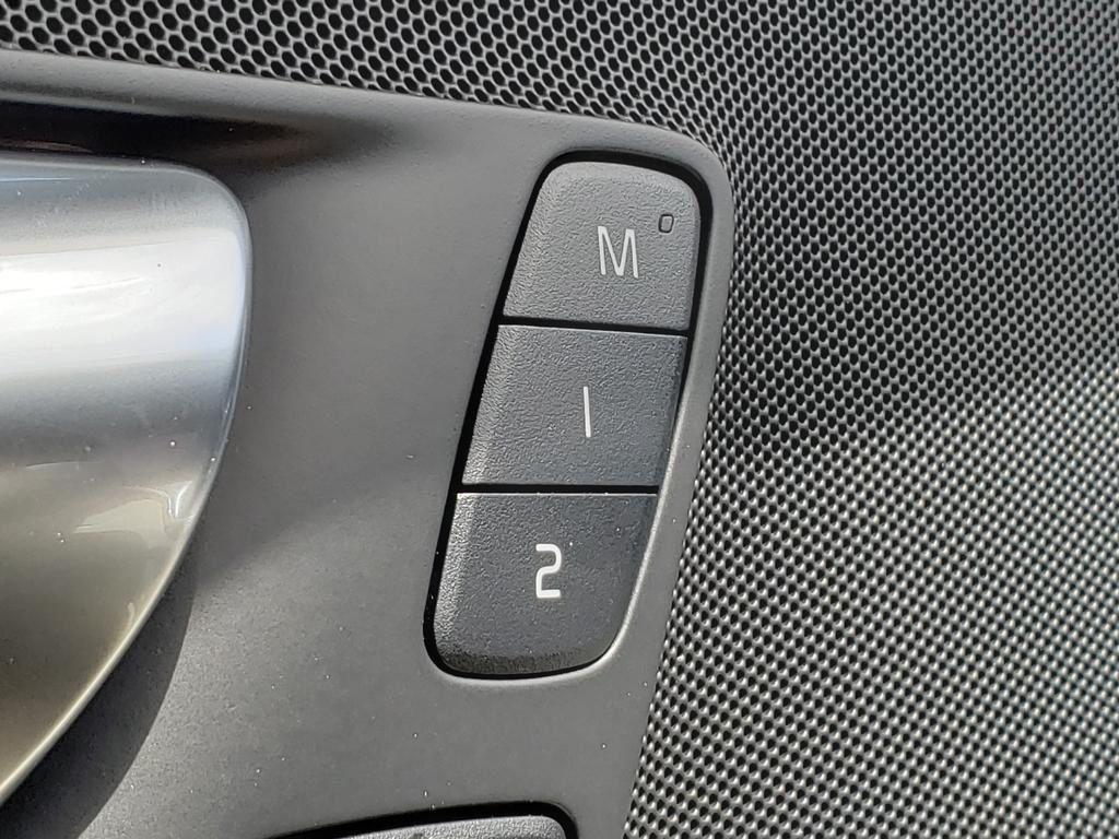 new 2025 Volvo XC60 car, priced at $51,450