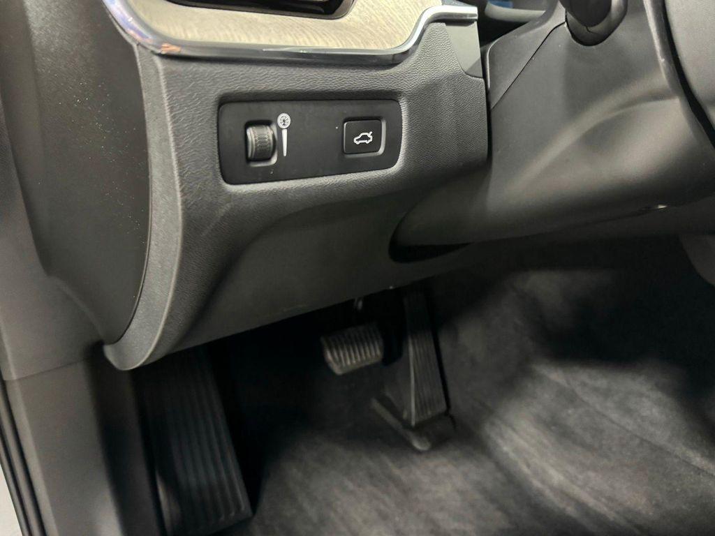 used 2022 Volvo XC60 car, priced at $34,549
