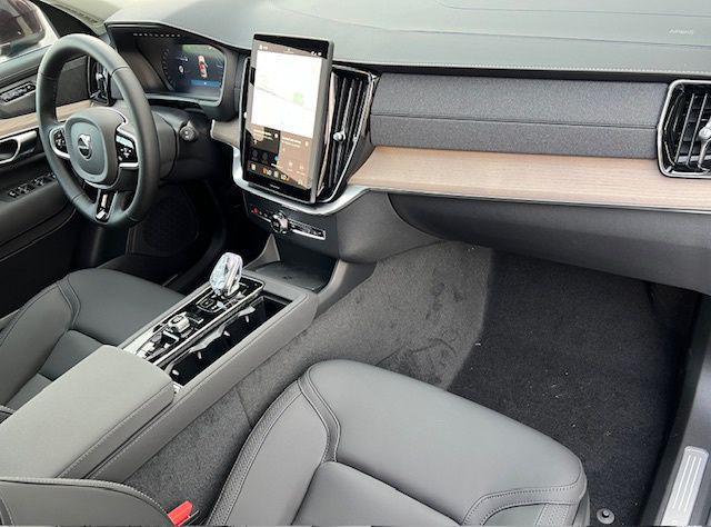 new 2025 Volvo XC90 car, priced at $69,245