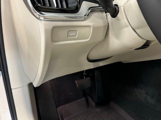 new 2024 Volvo S60 car, priced at $51,925
